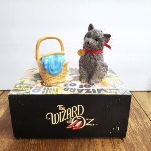 Vandor Wizard of Oz Toto Basket Ceramic Salt & Pepper Shakers Set NIB Vintage